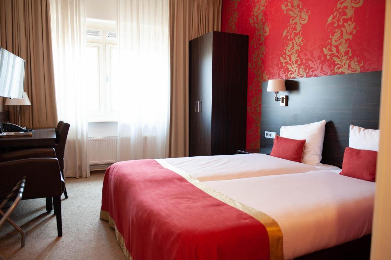 Hotel Kontakt Der Kontinenten 수스터베르흐 외부 사진